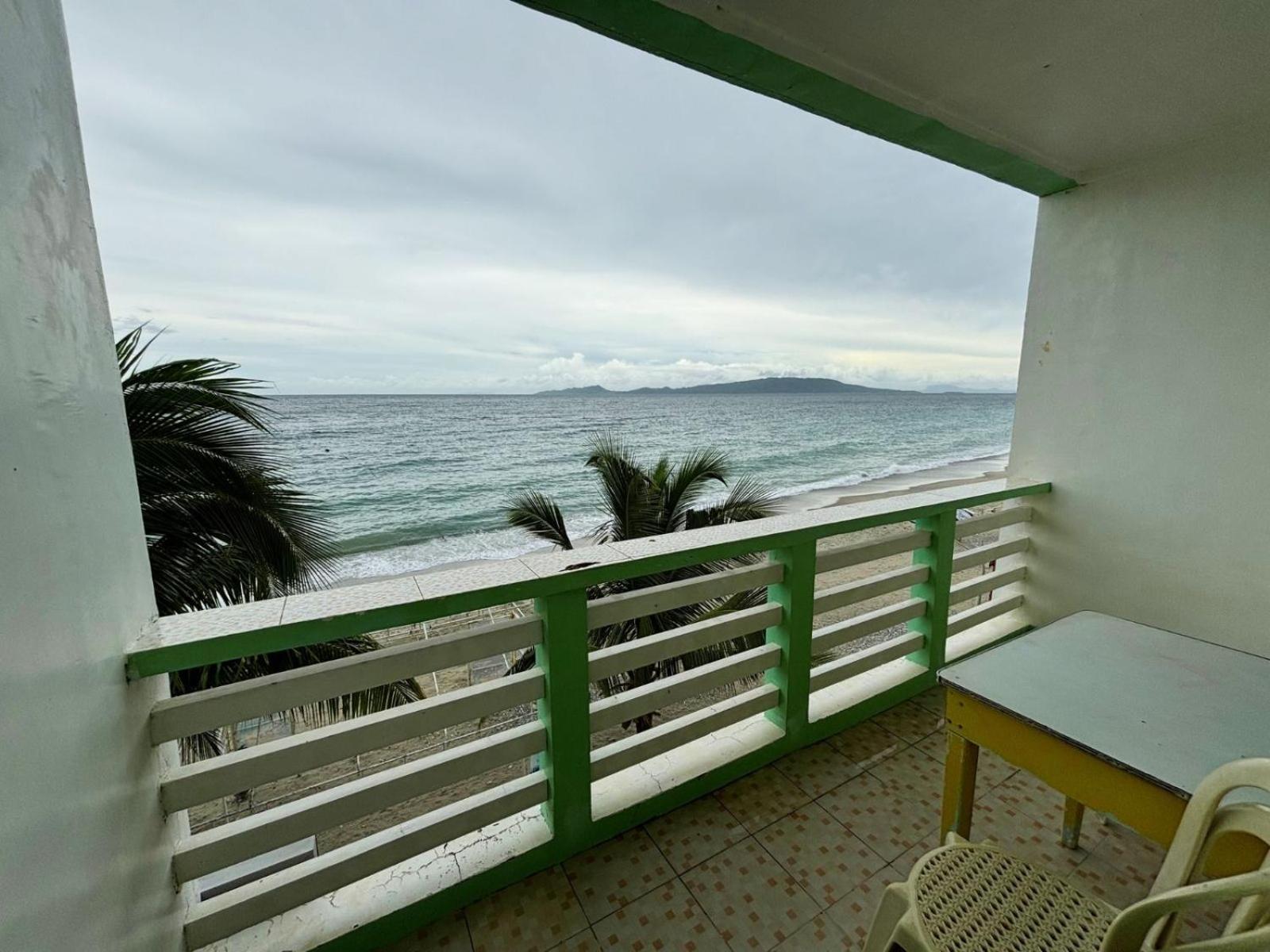 White Beach Hotel Puerto Galera Powered By Cocotel Eksteriør bilde