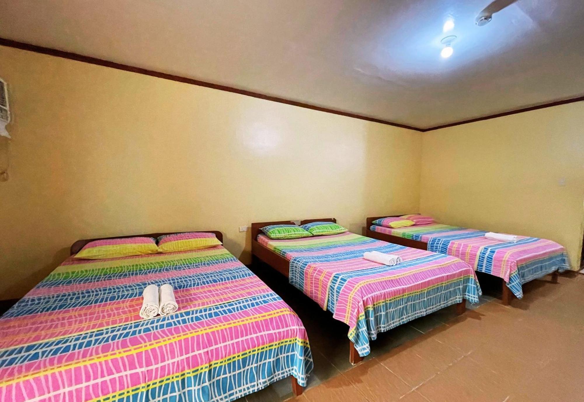 White Beach Hotel Puerto Galera Powered By Cocotel Eksteriør bilde
