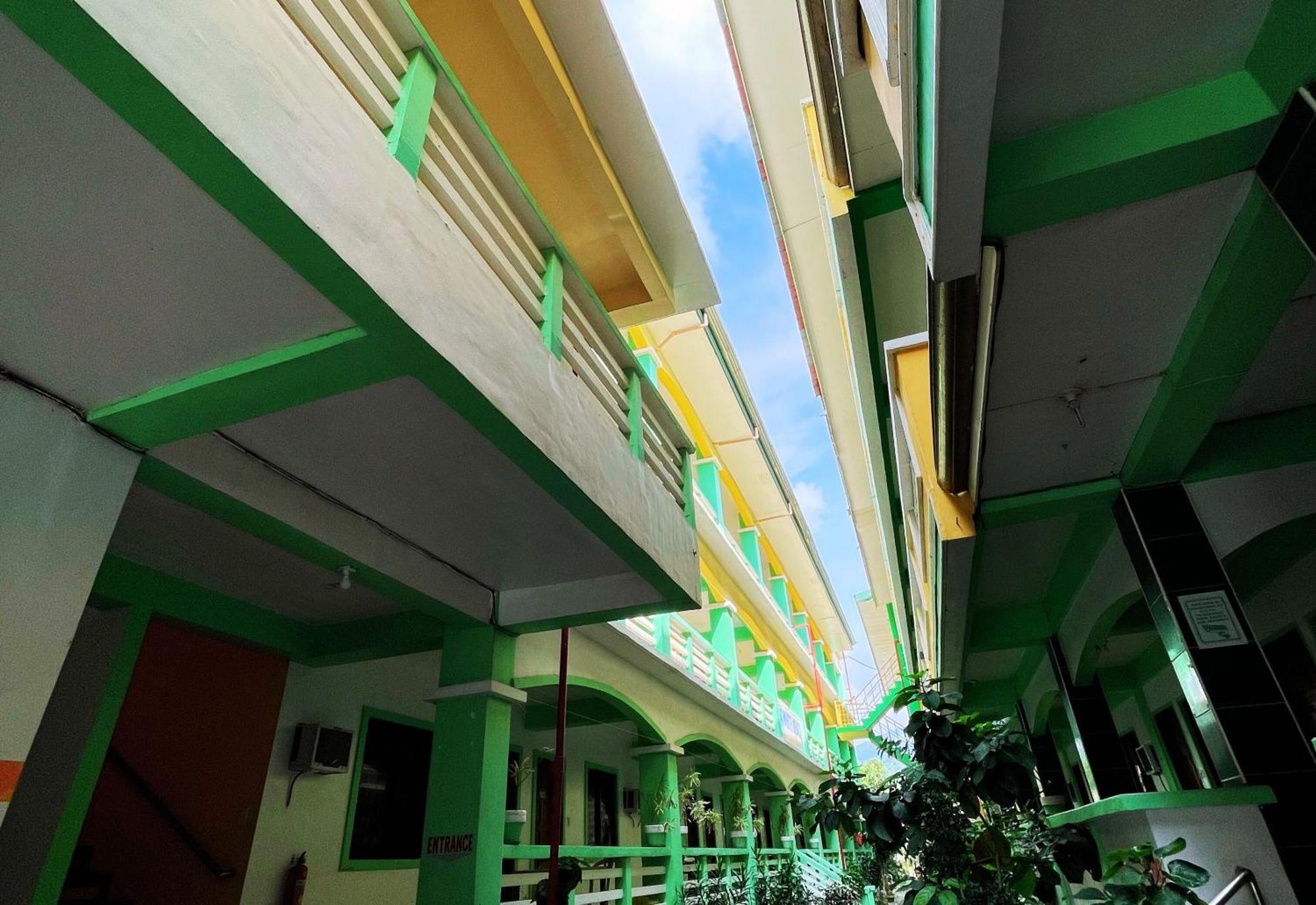 White Beach Hotel Puerto Galera Powered By Cocotel Eksteriør bilde
