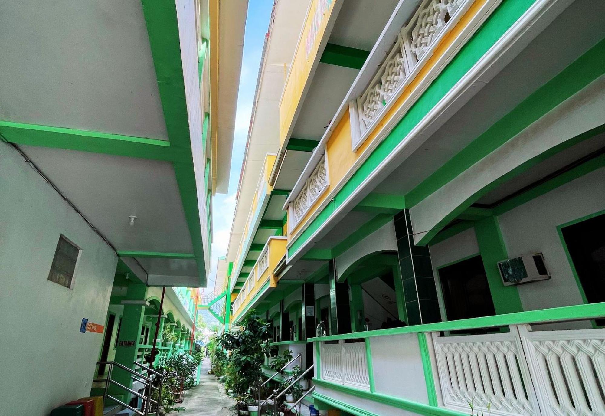 White Beach Hotel Puerto Galera Powered By Cocotel Eksteriør bilde